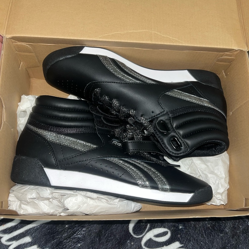 Black Reeboks - Picture 3 of 6